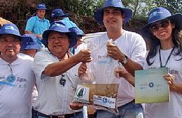 Cooperativa solta mais de 20 mil peixes no Rio Piquiri