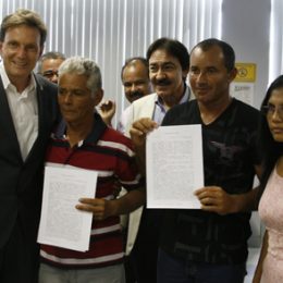 Ministro participa da primeira assinatura de contratos de crédito para pescadores no Ceará