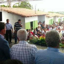 Ministro Crivella entrega 40 casas para pescadores do estado de Alagoas