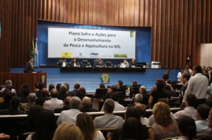 Ministro recebe Licença Ambiental do Parque Aquícola de Ilha Solteira, no Mato Grosso do Sul