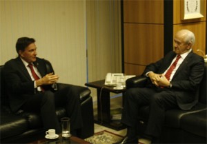 Ministros Crivella e Manoel Dias discutem situação trabalhista na pesca industrial