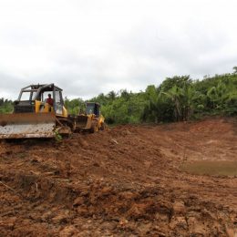 Governo do Estado, através do Programa de Mecanização, está fazendo os açudes (Fotos: Angela Peres/Secom)