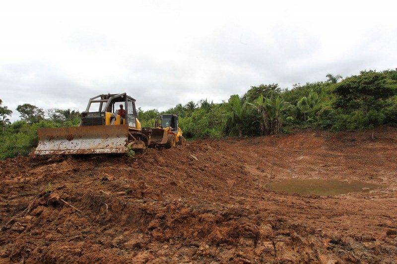 Governo do Estado, através do Programa de Mecanização, está fazendo os açudes (Fotos: Angela Peres/Secom)