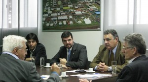 Representante da empresa israelense Mitrelli Israel, Eliezer Levin, apresenta projeto que promete uma revolução nos padrões de criação de peixes, em especial a tilápia.