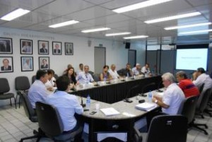 Presidente do Conisul apresenta projeto de piscicultura ao Sebrae