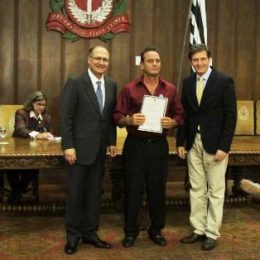 Crivella entrega Cessão de uso de e Águas da União para produtores de São Paulo