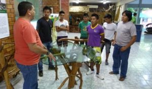 Estudantes indígenas de Roraima conhecem técnicas de piscicultura no Inpa