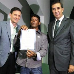 Entregues certificados de posse para a produção de pescados em Serra da Mesa, no Estado de Goiás