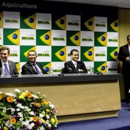 Ministro Eduardo Lopes quer Brasil líder em produção de pescado