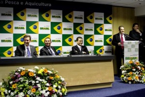Ministro Eduardo Lopes quer Brasil líder em produção de pescado