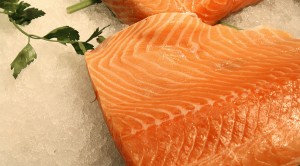 Mulheres: Comer peixe diminui risco de depressão
