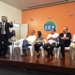 Eduardo Lopes entrega licenças para a pesca do camarão no Rio de Janeiro