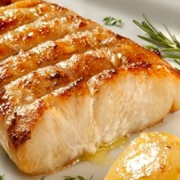 Receita do Dia: Robalo ao forno assado com batatas