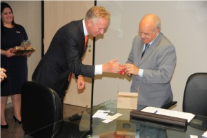 Governador José Melo e embaixador holandês discutem criação de parcerias bilaterais na área de piscicultura