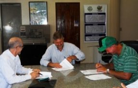 Prefeitura, Embrapa e produtores firmam termo para incentivar a piscicultura