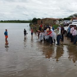 Seagri contempla produtores de Major Isidoro com entrega de 30 mil alevinos