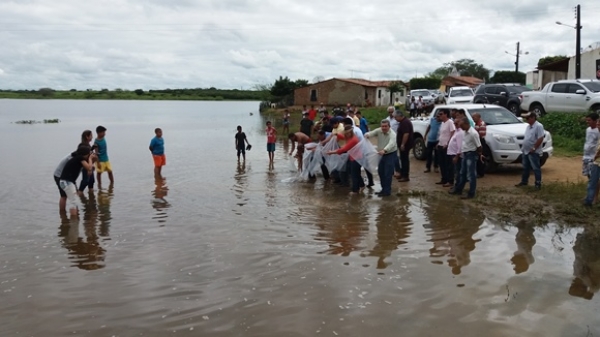 Seagri contempla produtores de Major Isidoro com entrega de 30 mil alevinos