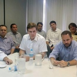 País precisa aumentar exportações de camarão, diz ministro