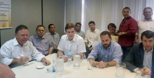 País precisa aumentar exportações de camarão, diz ministro