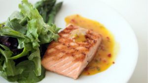 Peixes e frutos do mar protegem o cérebro do Alzheimer