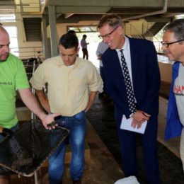 Embaixador da Bélgica conhece projeto de piscicultura do Acre